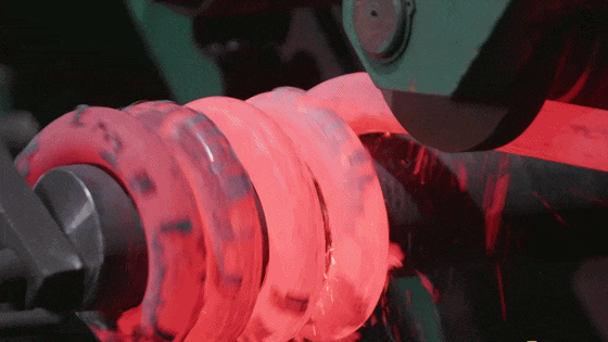 超大弹簧生产场景